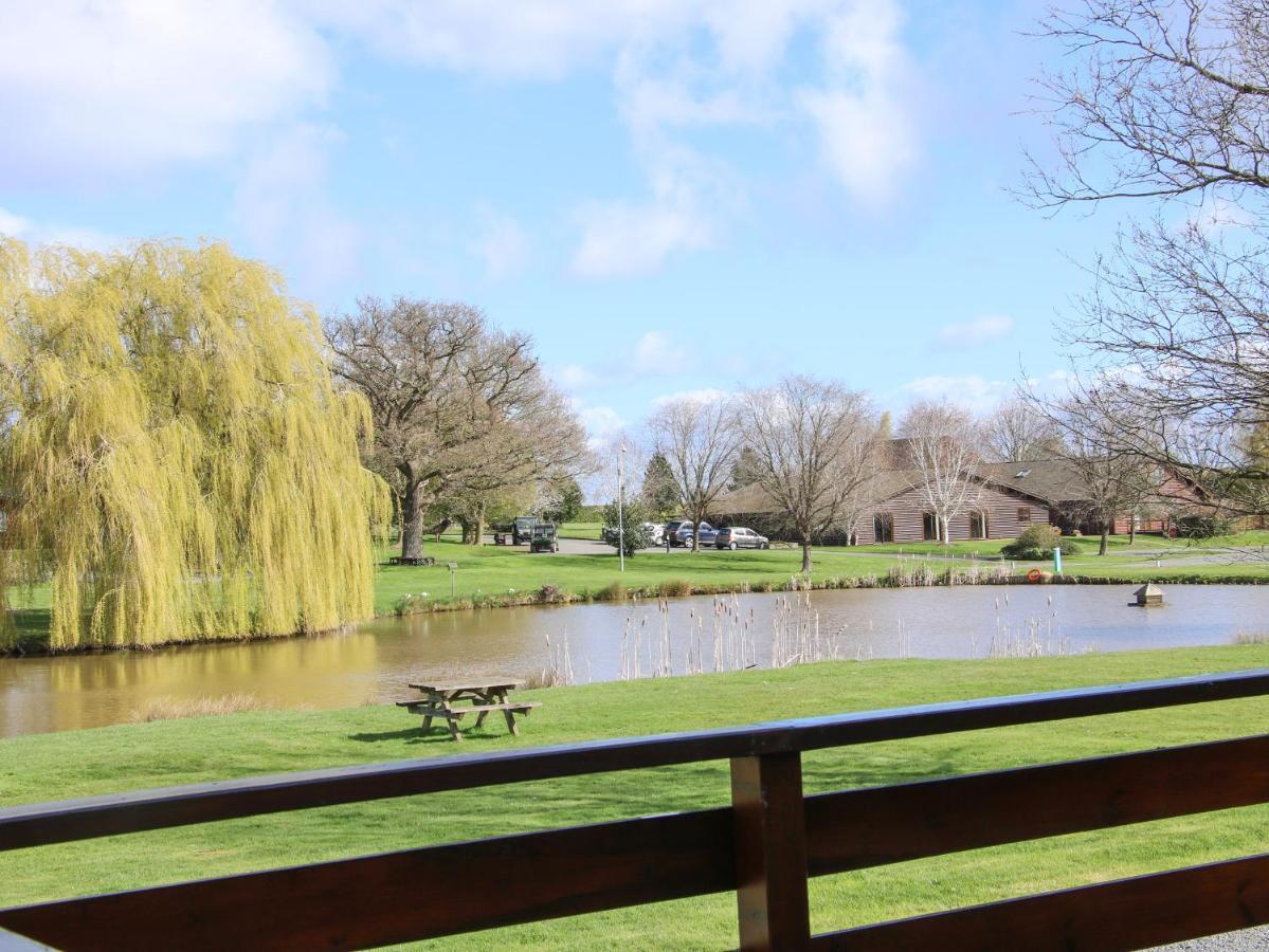 Oak Lodge Hadnall Екстер'єр фото