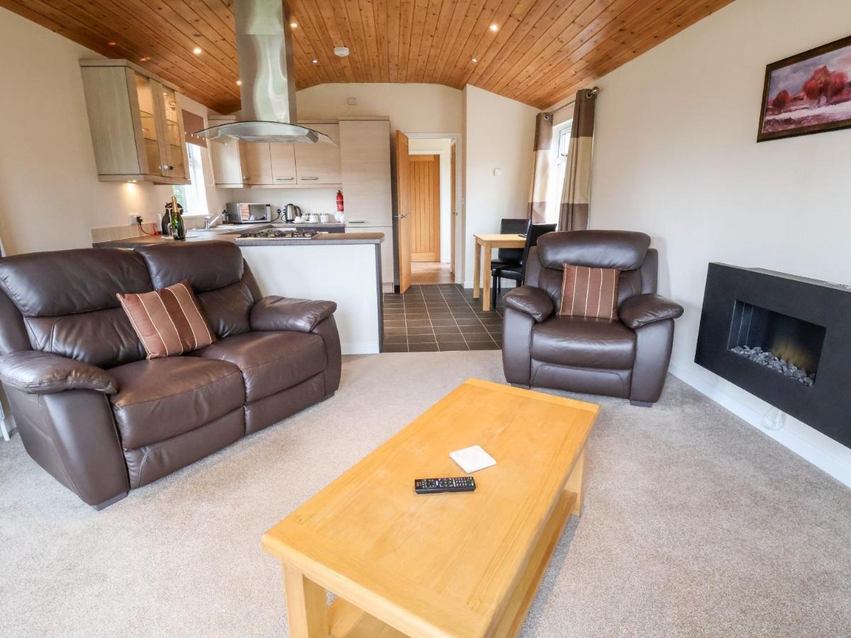 Oak Lodge Hadnall Екстер'єр фото