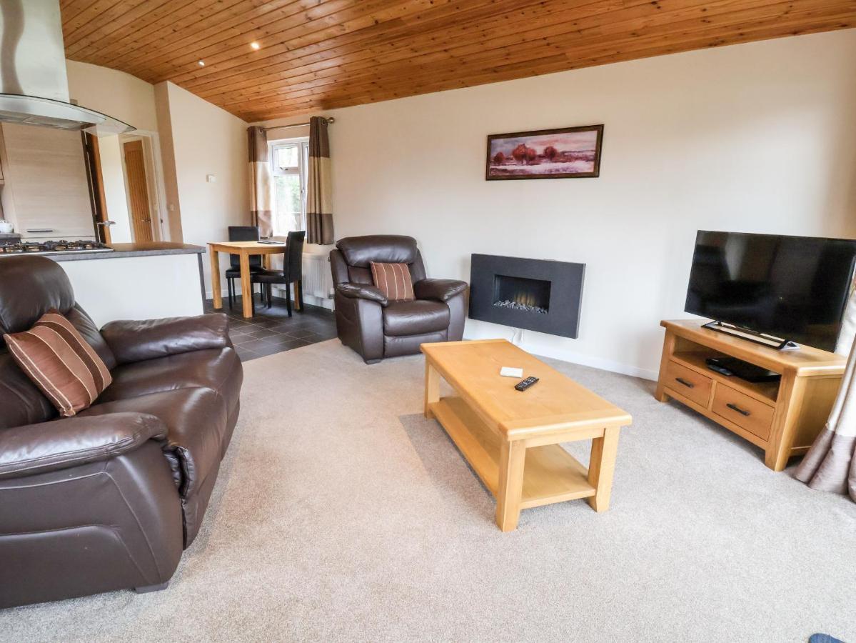 Oak Lodge Hadnall Екстер'єр фото
