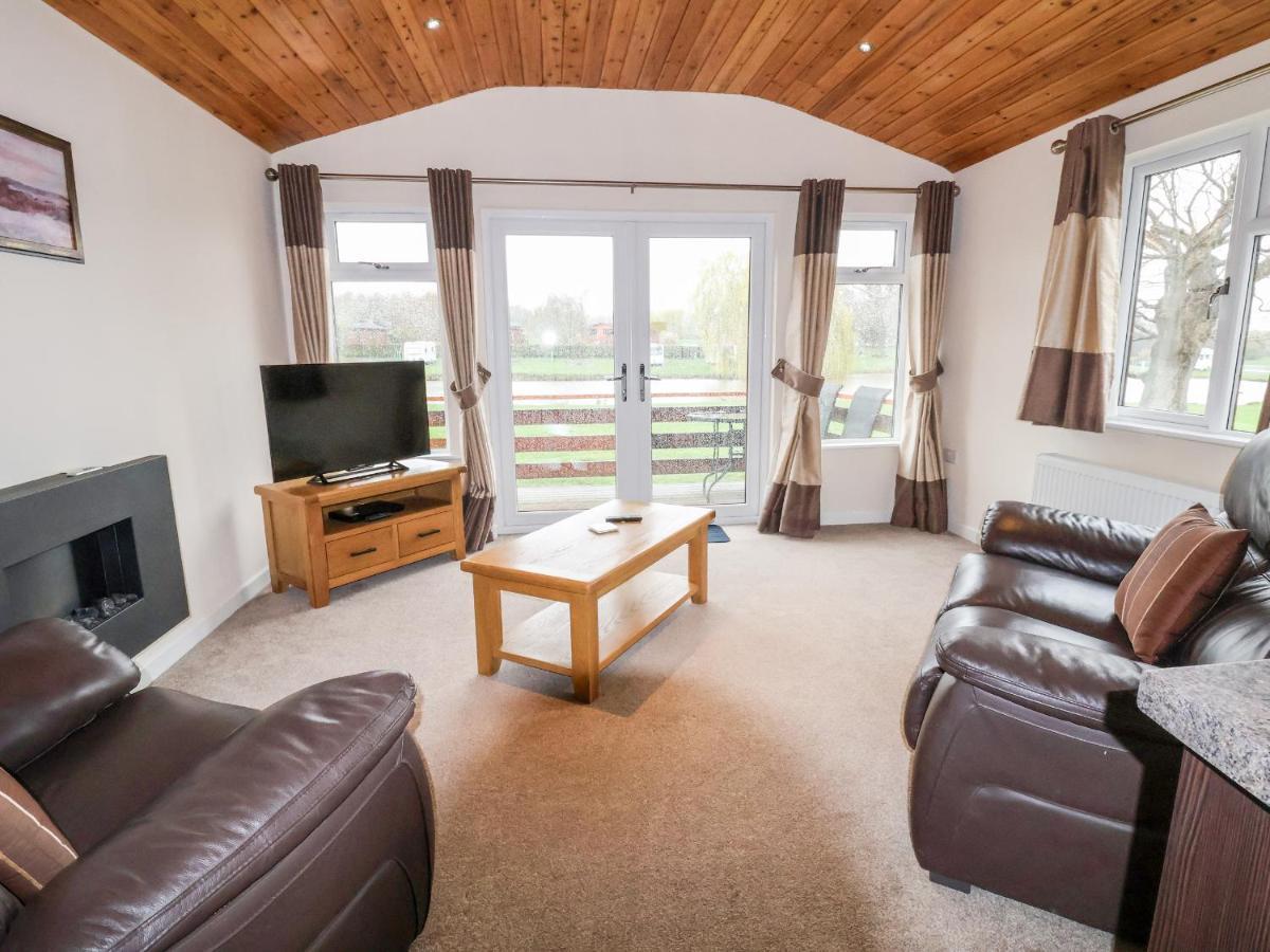 Oak Lodge Hadnall Екстер'єр фото