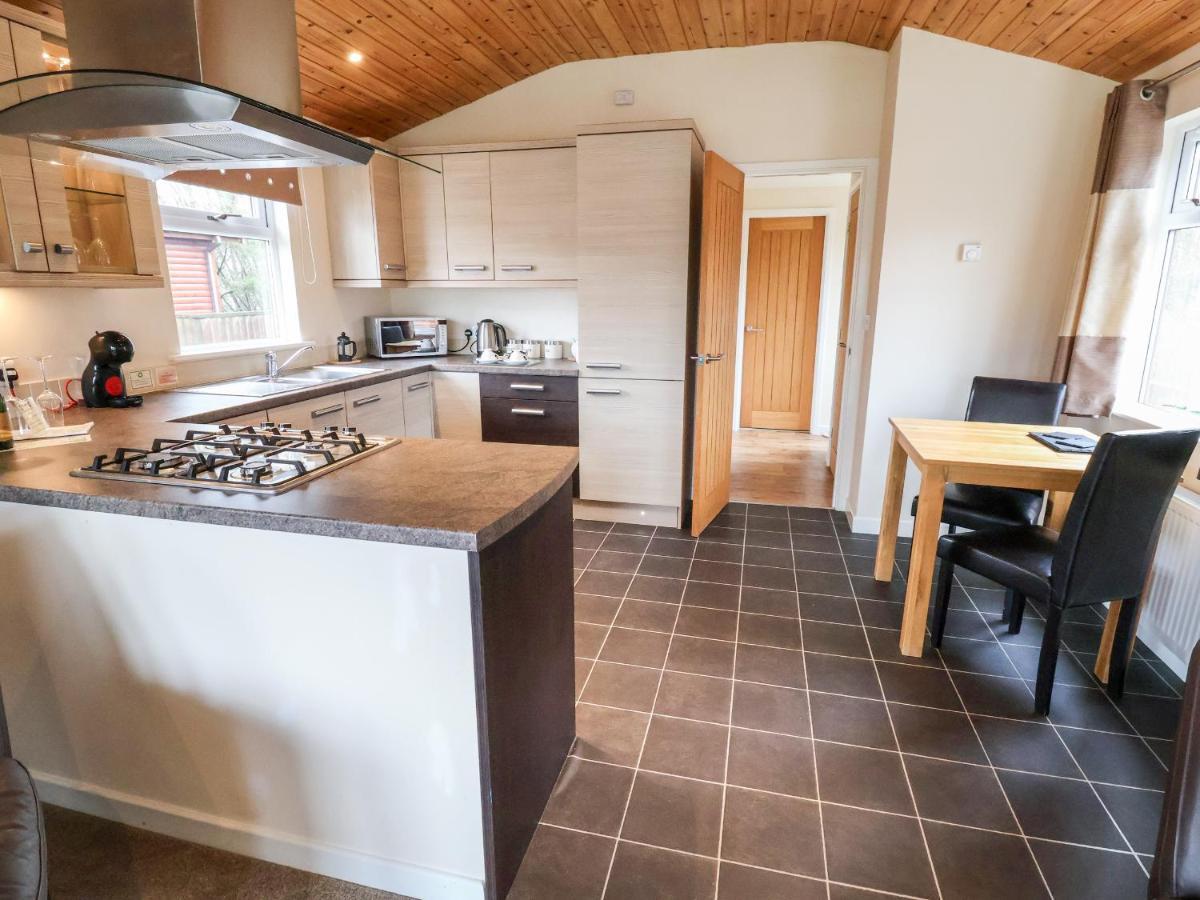 Oak Lodge Hadnall Екстер'єр фото