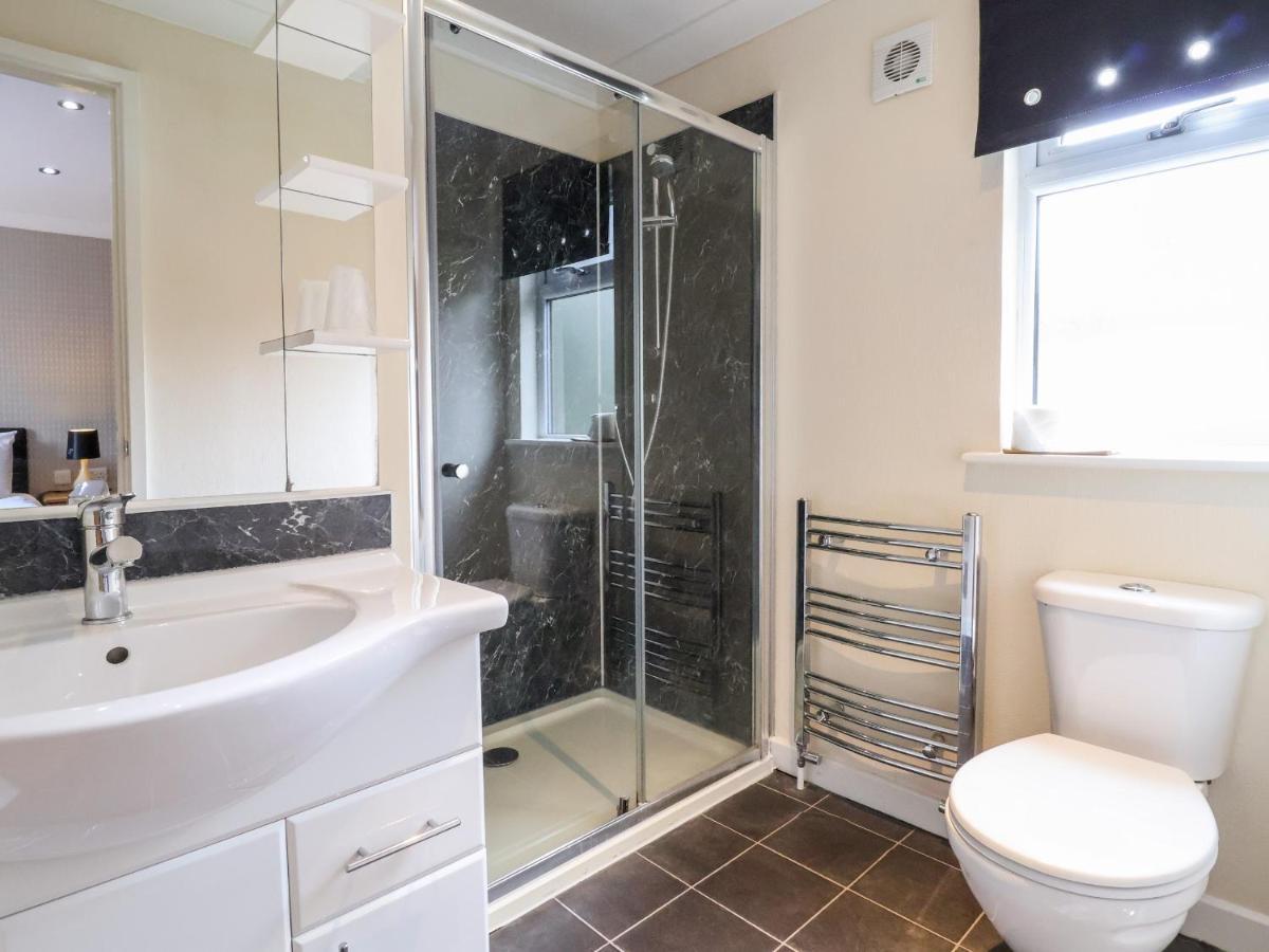 Oak Lodge Hadnall Екстер'єр фото
