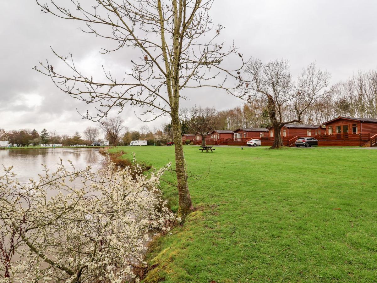 Oak Lodge Hadnall Екстер'єр фото