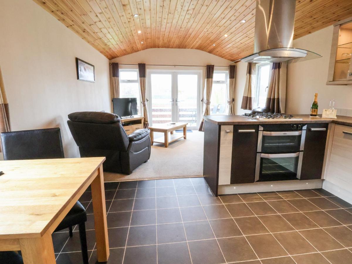 Oak Lodge Hadnall Екстер'єр фото